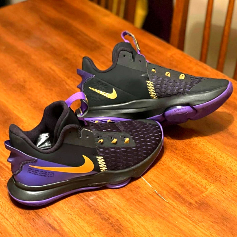 Nike LeBron Witness V, Black/ Metallic Gold